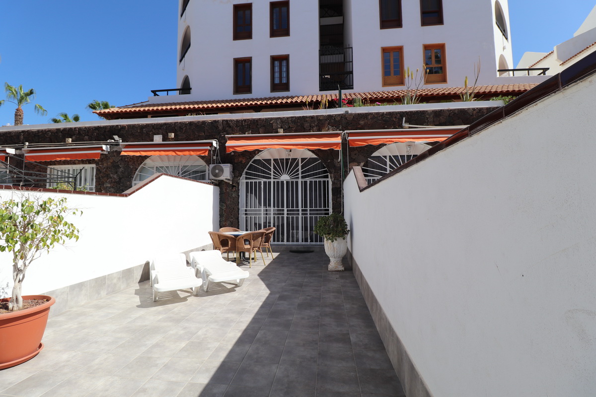 1 bedroom sea front property with large terrace